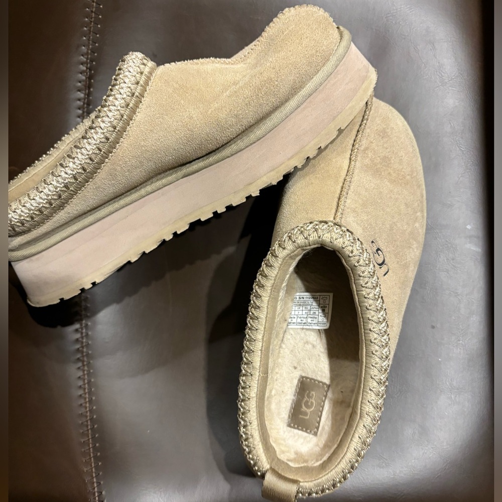 Size 9 Mustard Seed Tazz Uggs